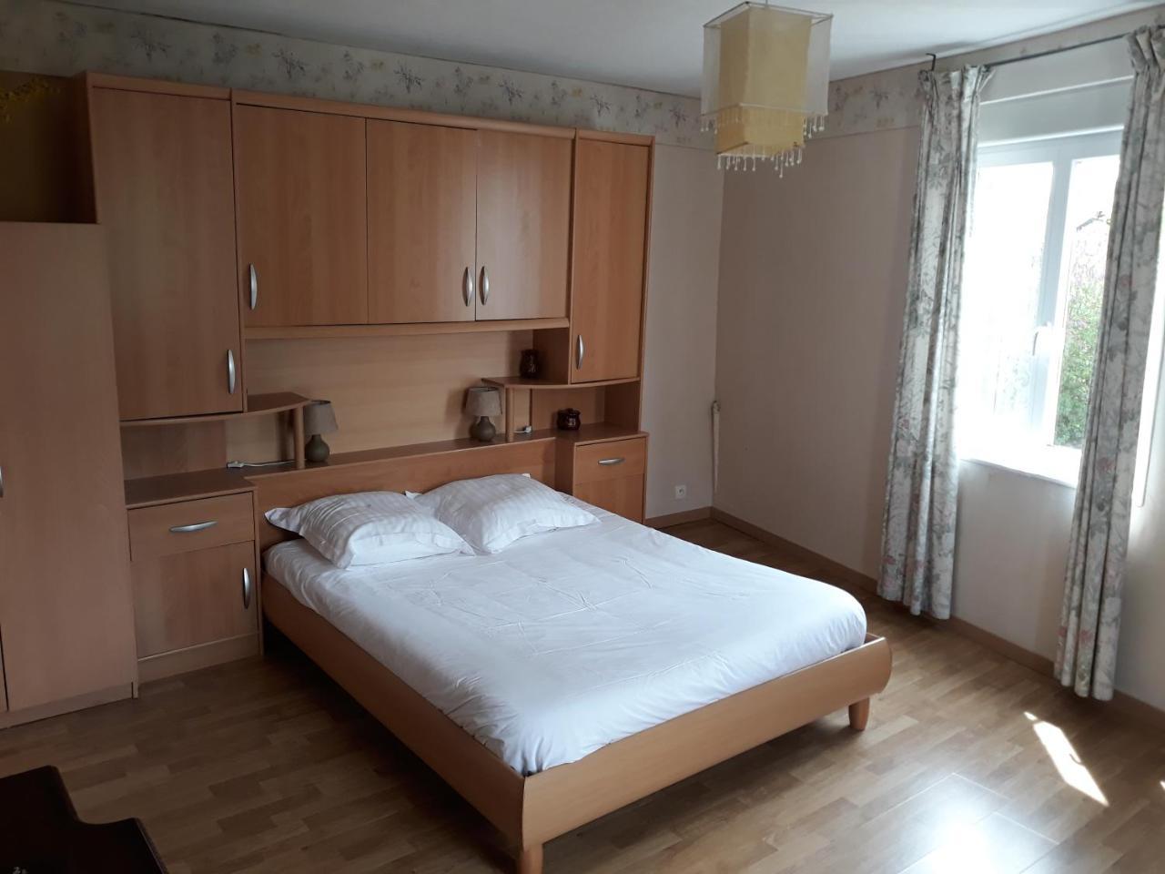 Hotel De La Gare Sainte-Gauburge-Sainte-Colombe Екстер'єр фото