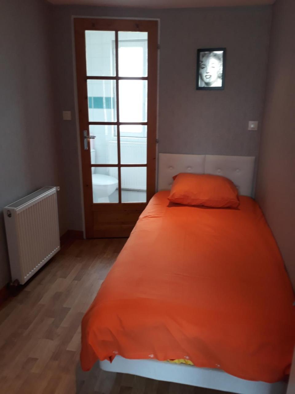 Hotel De La Gare Sainte-Gauburge-Sainte-Colombe Екстер'єр фото