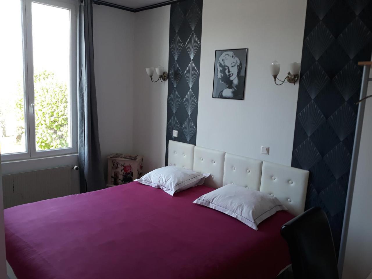 Hotel De La Gare Sainte-Gauburge-Sainte-Colombe Екстер'єр фото