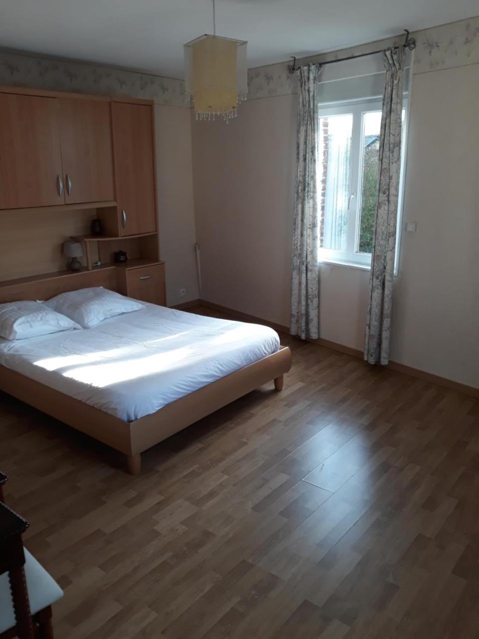 Hotel De La Gare Sainte-Gauburge-Sainte-Colombe Екстер'єр фото